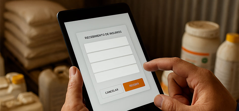 Pessoa utilizando tablet para registrar recebimento de insumos agrícolas, garantindo conferência precisa e controle eficiente do estoque na fazenda.